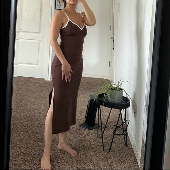 NWOT Abercrombie Notch Neck Brown Dress With White Piping And Slit - Picture 3 of 14